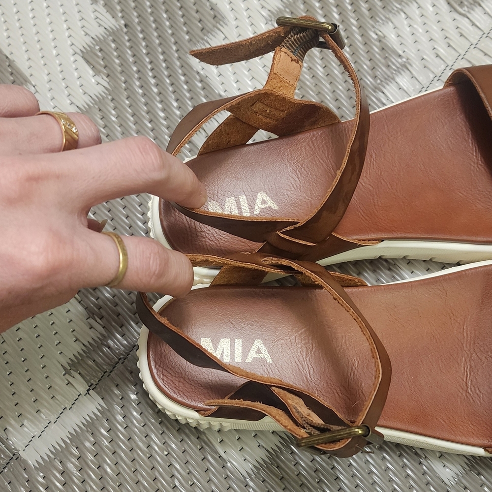MIA Brown Leather Platform Sandals - Picture 4 of 6